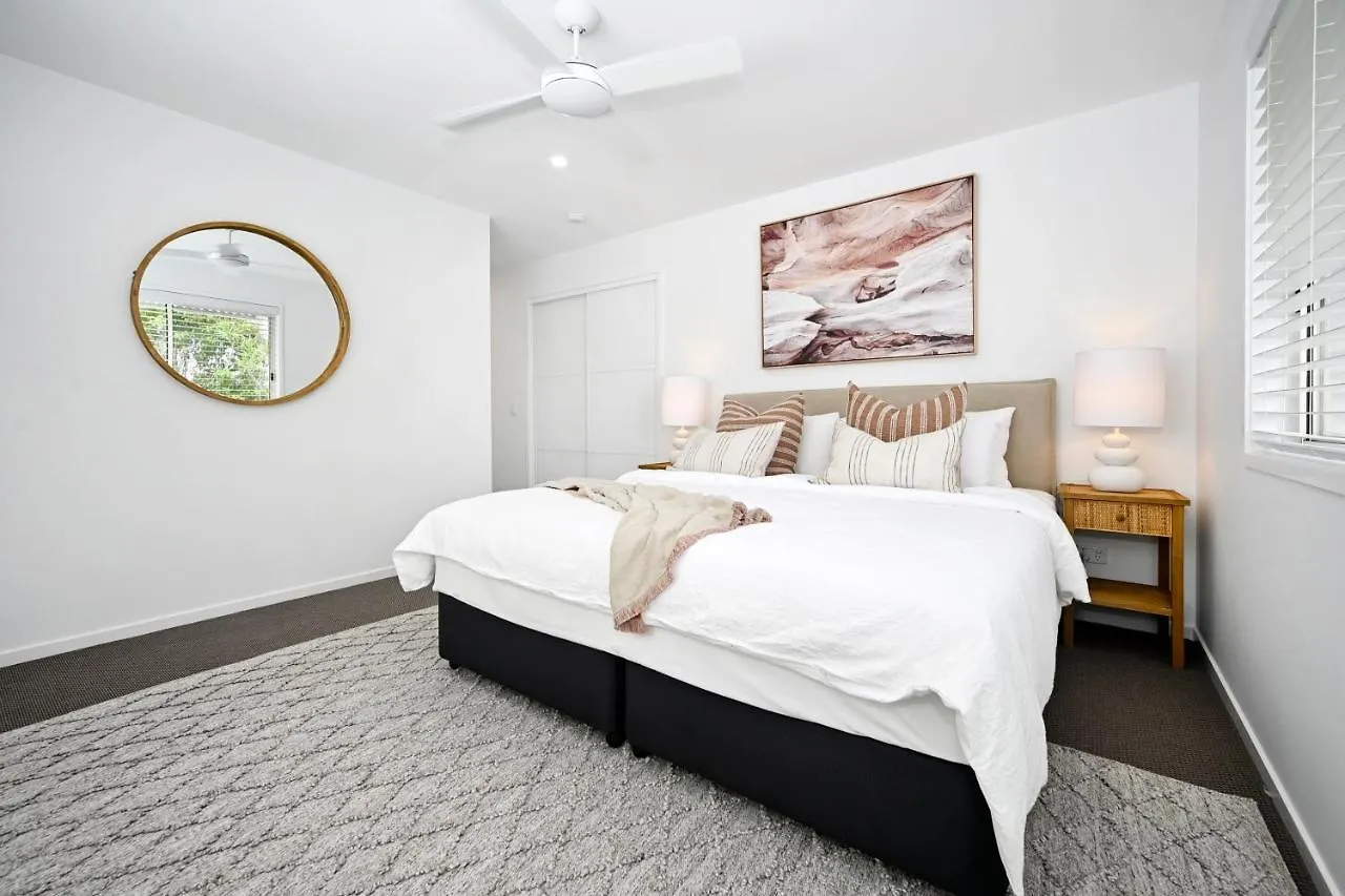 Stunning Mooloolaba Waterfront Home -10 Guests Zb1 Holiday home