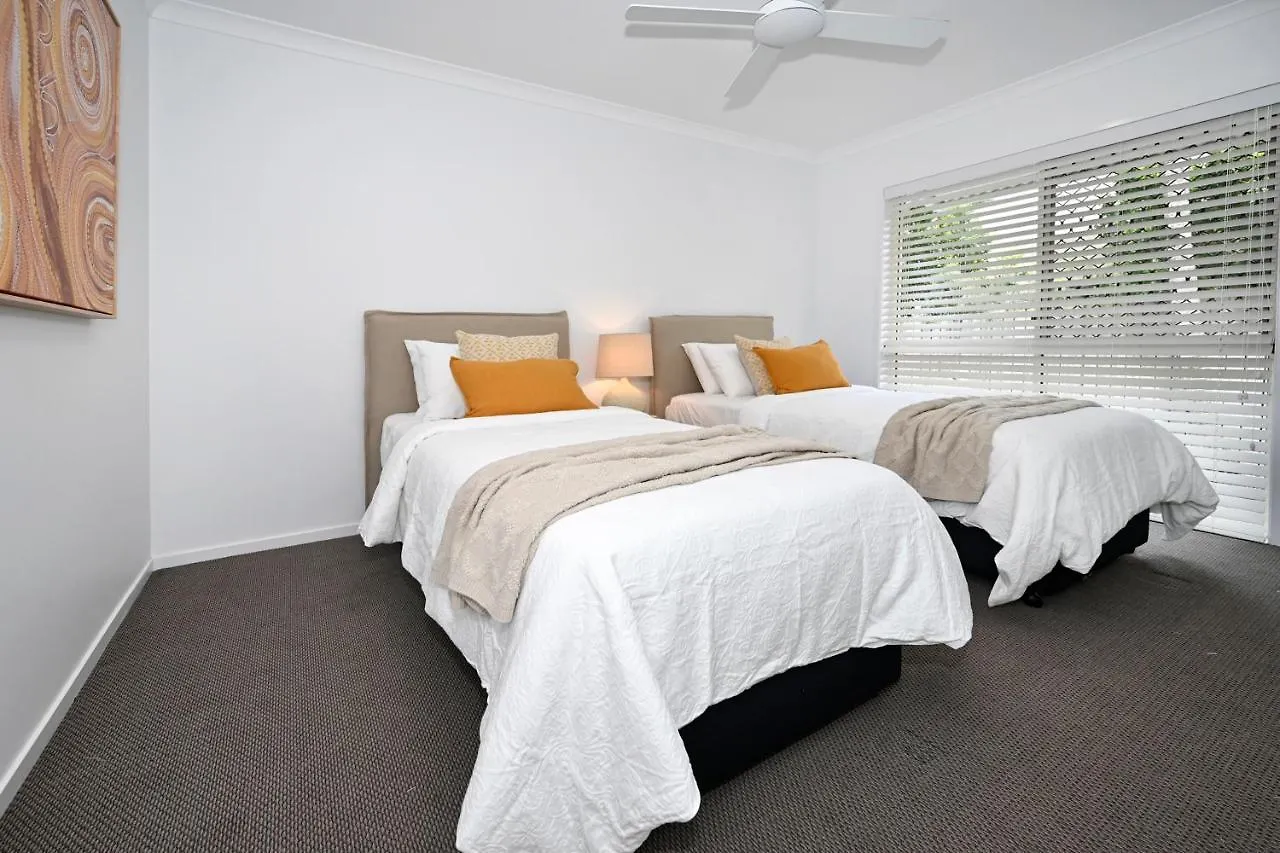 Holiday home Stunning Mooloolaba Waterfront Home -10 Guests Zb1