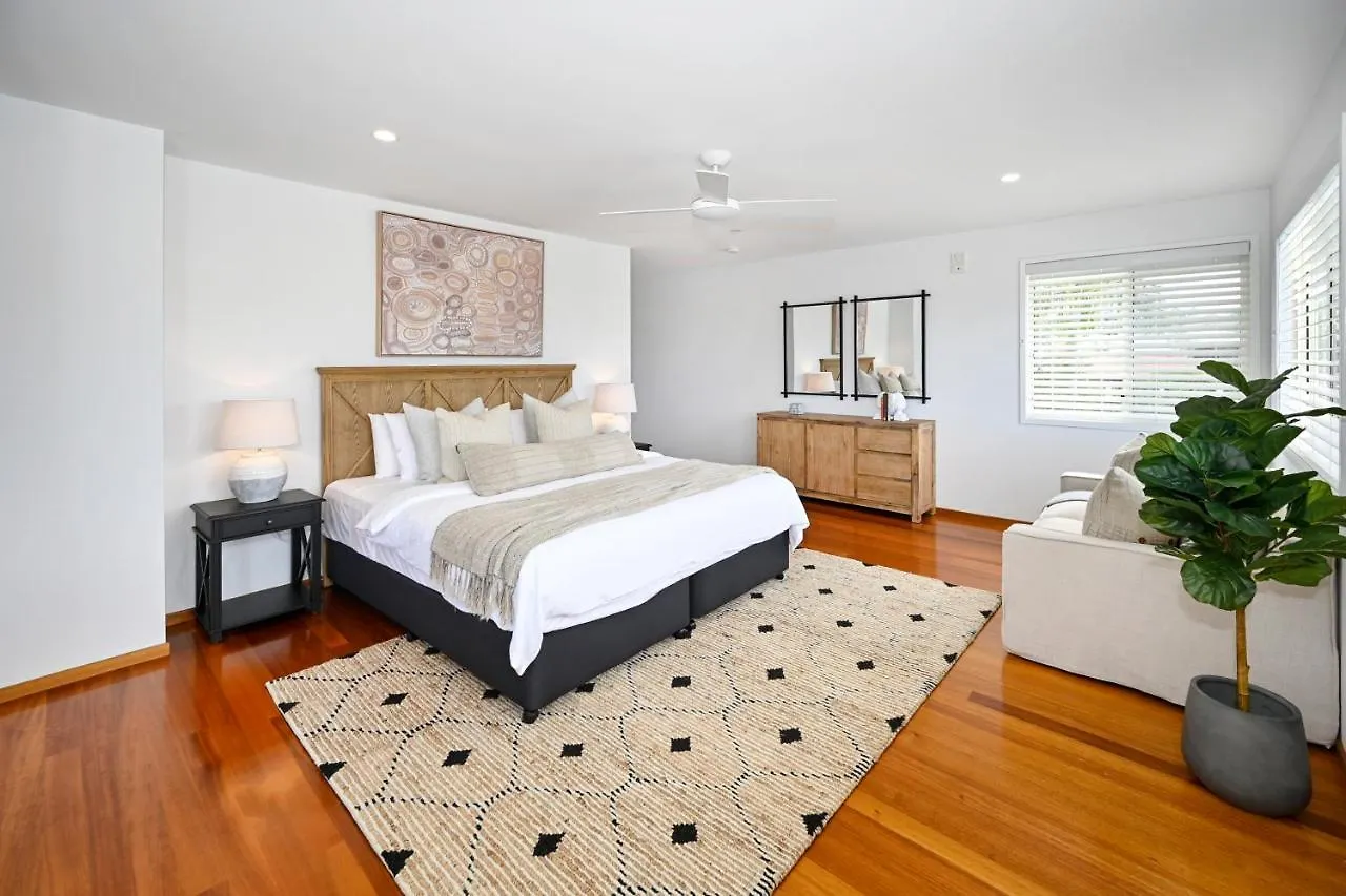 Stunning Mooloolaba Waterfront Home -10 Guests Zb1 Holiday home