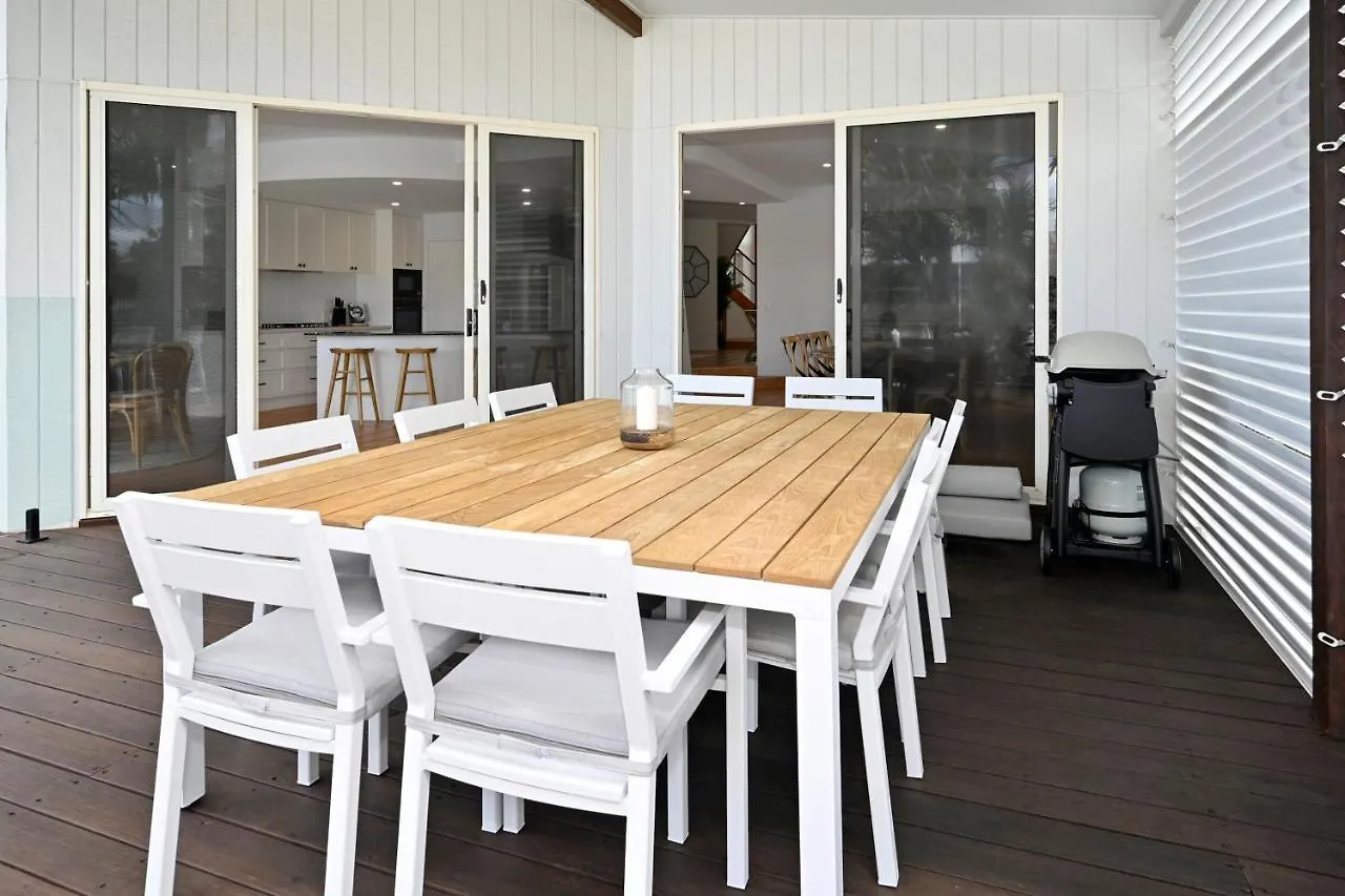 Holiday home Stunning Mooloolaba Waterfront Home -10 Guests Zb1