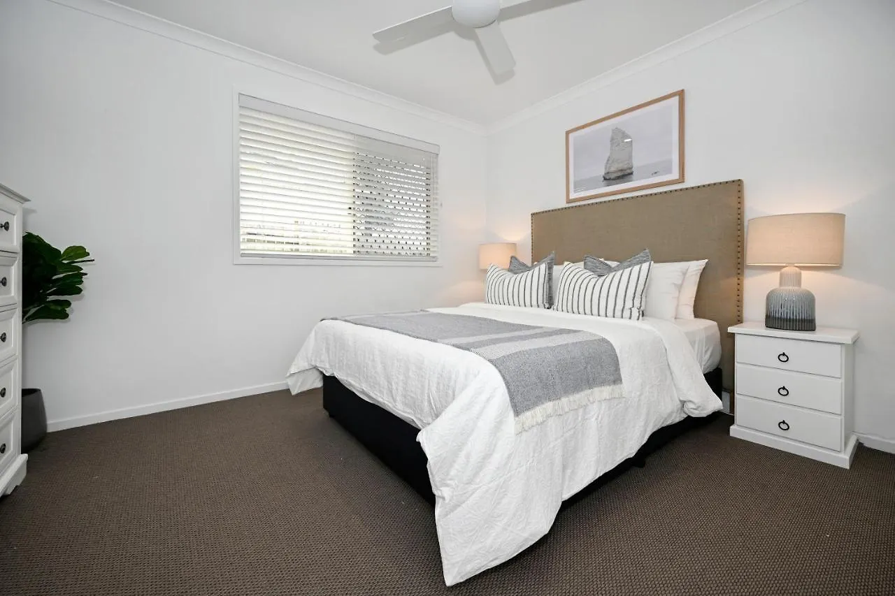Stunning Mooloolaba Waterfront Home -10 Guests Zb1