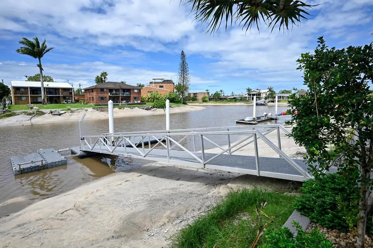Holiday home Stunning Mooloolaba Waterfront Home -10 Guests Zb1