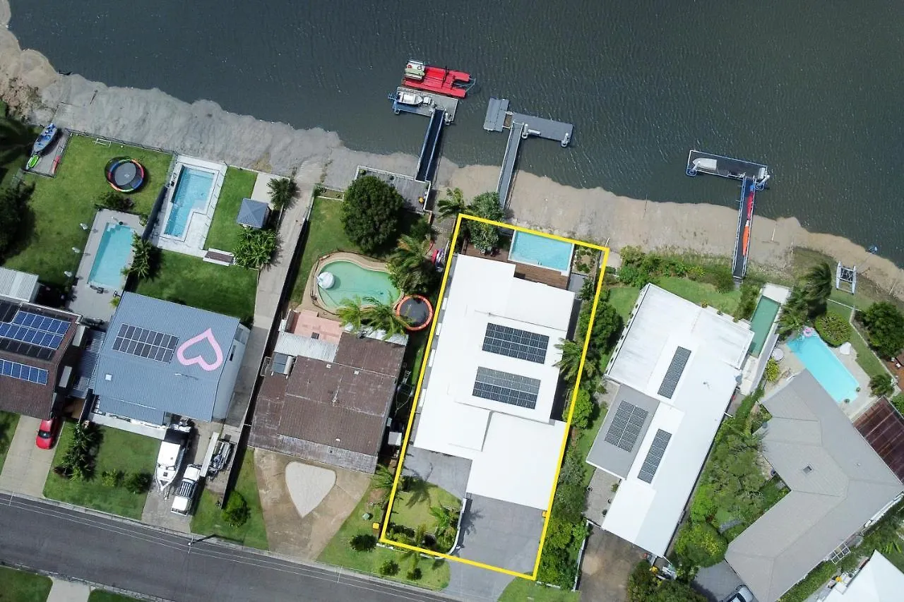 Stunning Mooloolaba Waterfront Home -10 Guests Zb1 Holiday home