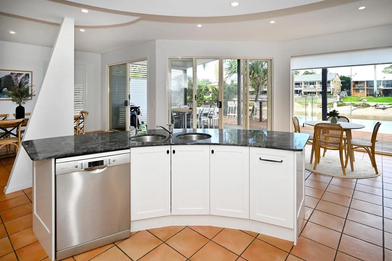 Prázdninový dům Stunning Mooloolaba Waterfront Home -10 Guests Zb1